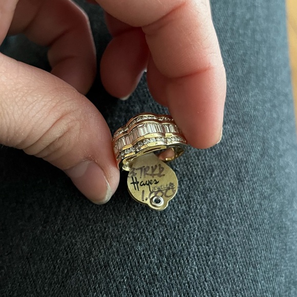 Beautiful! Brand New! Hayes Jewelers Anni/Wedding Band - 14K + Diamonds! - Picture 7 of 7